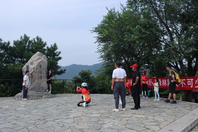 “青山依旧在，几度夕阳红”的北京香山