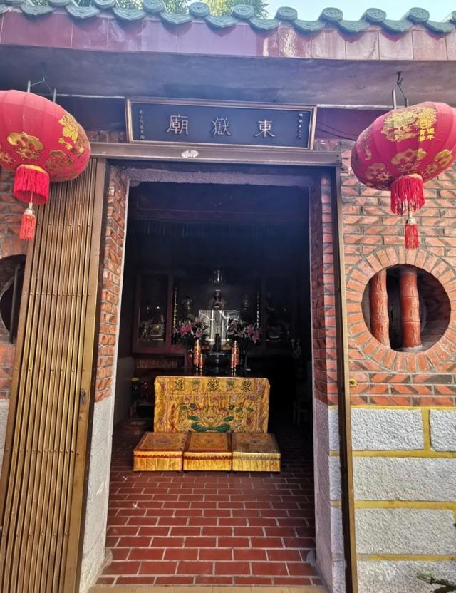 厦门中山公园北门旁的东岳庙，有400多年历史，是佛道结合的宫庙