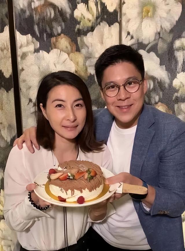 霍震霆没想到，44岁儿媳郭晶晶再次官宣喜讯	，让整个阔太圈沉默了