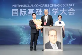 文科出身、得菲尔兹奖的物理学家！他说：我大部分时间都在困惑中度过图片