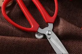 老人说“剪刀不放三处，家安人富”，剪刀不能乱放，你放对了吗？图片