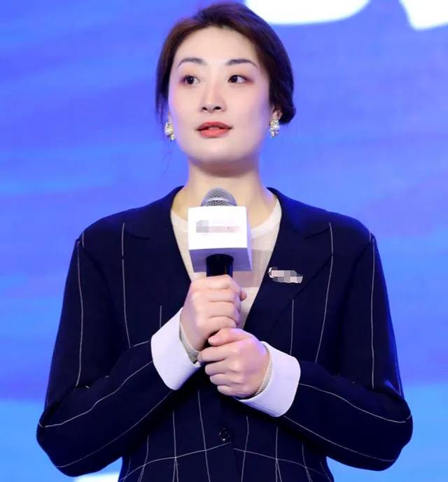 宗馥莉“十一”前辞任娃哈哈董事长：商标争议引离职“娃小宗”