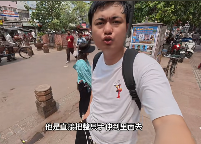 中国夫妻探秘印度贫民窟：丈夫被石头砸满头包，妻子一直被打臀部