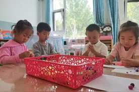 利津县第三实验幼儿园开展了点亮爱国童心国庆手工活动图片