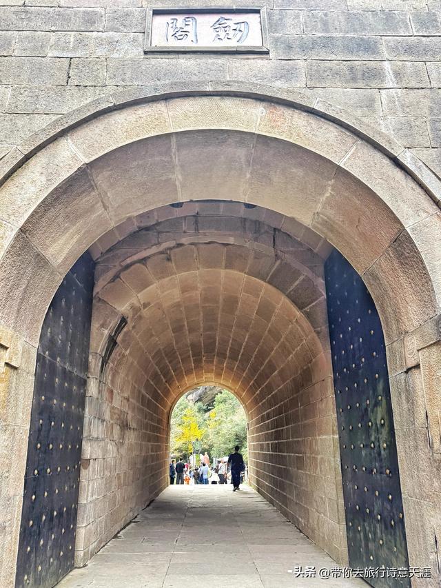 剑门关景区探寻古人入关的足迹