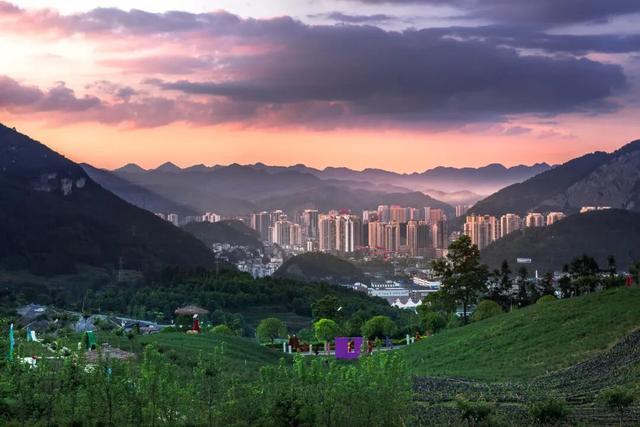 花几十块跨省干饭！成都人挤爆的8个小众县城