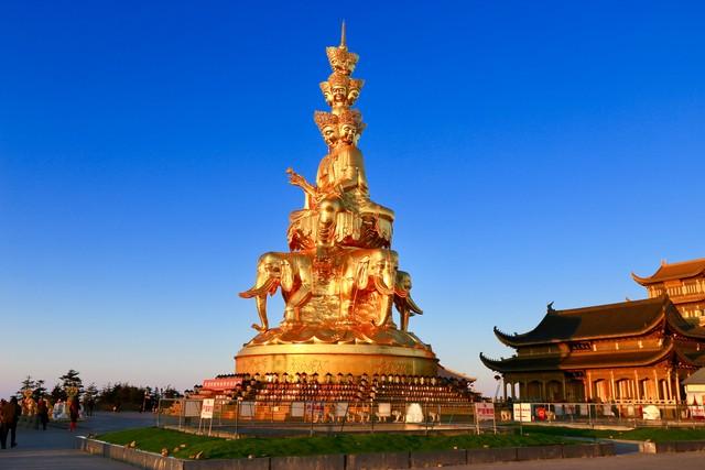 中国人一生最值得攀登的7座山峰，完成3座可称行者，5座已是大师