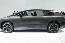 奥迪全新MPV曝光！车长超5.5米，豪华四座+夸戳四驱，颜值超帅图片