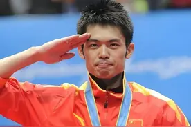 林丹整个职业生涯所用过的羽毛球拍型号，值得收藏级别！图片