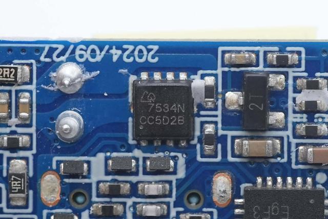 小米120W澎湃秒充+100W PD快充，酷态科10号超级电能充mini拆解