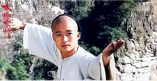 美男变大姨？又一明星步入苏有朋后尘，这些男星的畸形审美太离谱