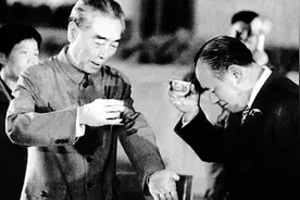 890万一瓶的汉帝茅台不算什么！中国最贵白酒，一口能喝掉一套房图片