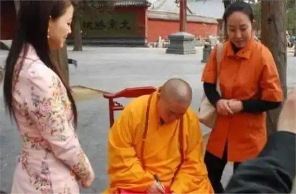 令人意外的是，继释永信被带走“翻车”后，被牵连最惨的人竟是她
