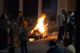 ​“烧七”习俗：头七、三七、五七、七七分别由谁来烧？有啥说法？图片