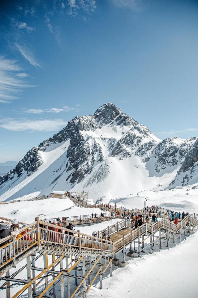 云南下雪了？你没有听错！云南两地飘雪了，美不胜收