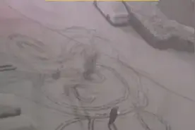 雪后的惊喜！居民半夜在雪地踩出巨型卡通兔子图片