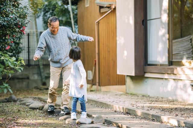 “四地多走动，子孙才会富”：人过五十，要常去这几个地方走动