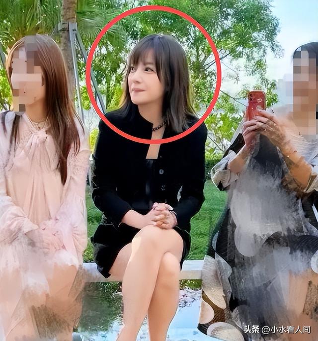 封杀四年，49岁赵薇近况再曝，面相仪态都变了，胃癌传闻真相大白