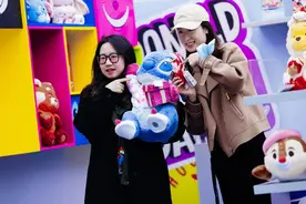 想要邂逅超大微笑米奇吗？来杨浦这里打卡一场快乐之旅→图片