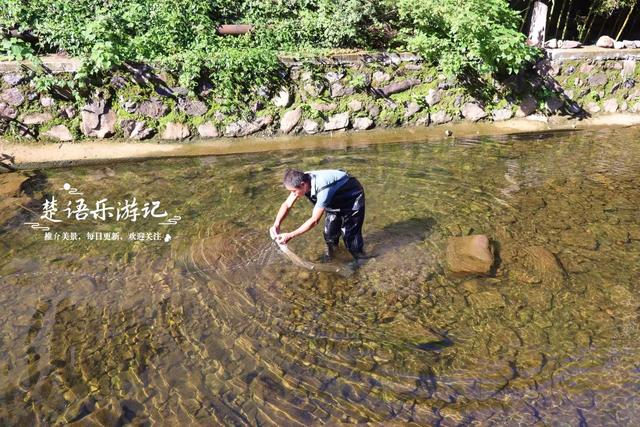 浙江宁波被群山夹峙的古村落，野溪谷成为露营休闲胜地，值得游玩
