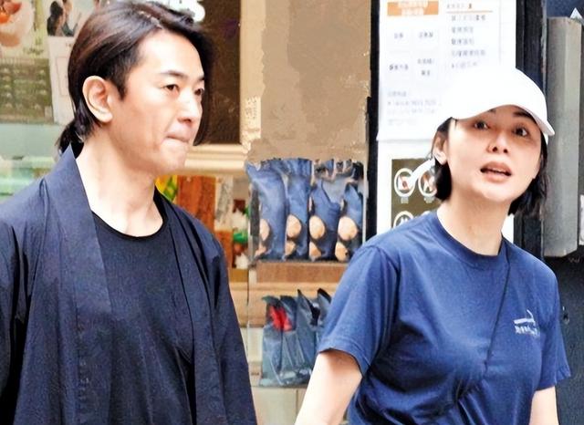 21岁拍三级，30岁被出轨，38岁嫁大佬，如今52岁没孩子还被宠成宝