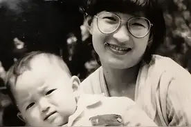 母亲苦寻2岁被拐儿子32年，找到后儿子却说：早就在电视上见过你图片