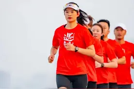 她被称为“日照最能跑的语文老师”！马上又有新身份图片