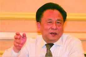 包养10位情妇，睡觉翻牌生下11个私生子，75岁还在拼命生娃！图片