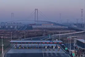 一天通过11万辆！中国最赚钱的高速公路到底有多猛？“躺赚”50亿元，股价两年翻一番图片