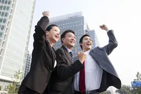 退二线国企领导酒后吐真言：不懂这10个晋升密码，干得再多也没用图片