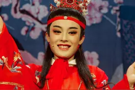 贾宝玉：非长子长孙，在贾府地位仅排第八！三细节看出其真实地位图片