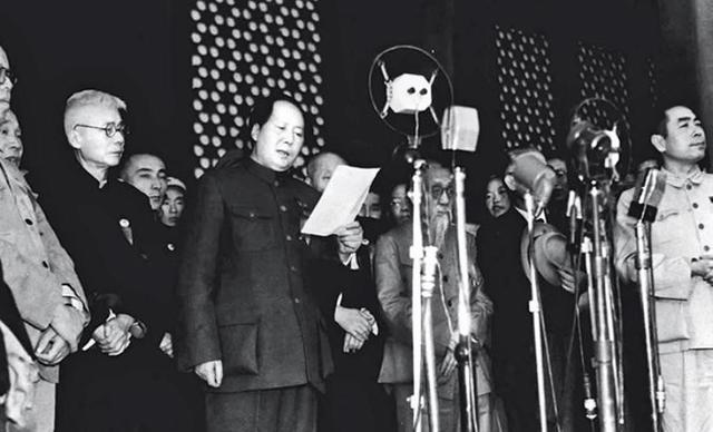 泪崩了！破防了！想不到7成年轻人说最伟大的中国人是谁？