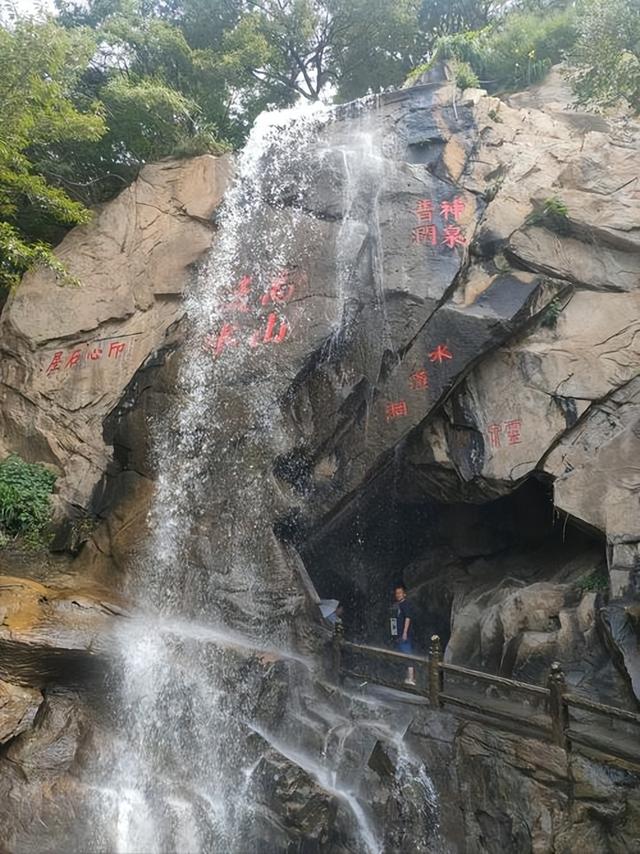 江苏有座海滨小城，4月鲜花开满山头，却被99%的游客路过