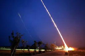 江苏多地发射人工增雨火箭弹图片