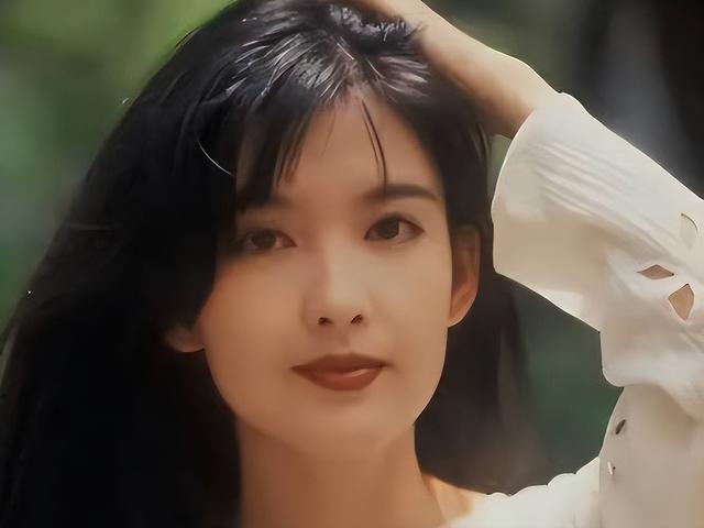 被戴8次绿帽子，3次捉奸在床，这就是我们“玉女”守卫的爱情？