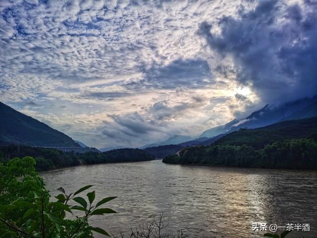 自驾营地：云南德宏州免费床车房车自驾露营地停车场主要景点美食