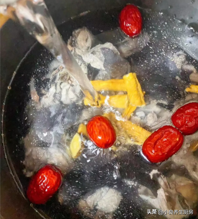 花胶红枣炖乌鸡汤 2026年花胶红枣炖乌鸡汤的做法