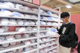 二次元联名太多，年轻人要不够用了图片