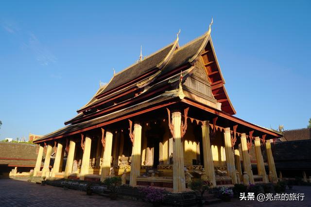 搭乘高铁去老挝，老挝旅行日记：万象攻略（凯旋门、西萨格寺）