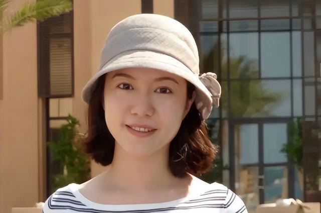 杨振宁去世后，翁帆再发文	，49岁无子女的她，早已被安排好了退路