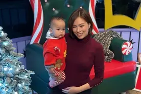 香港知名女星再度怀孕，挺着巨大孕肚游泳，拒绝花钱请保姆照顾图片