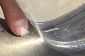 高温天，车里千万别放这些“定时炸弹”！图片