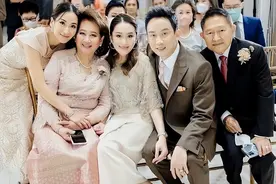 朴乍曼：泰国中将千金，20岁嫁给他信生3个孩子，他信流亡时离婚图片