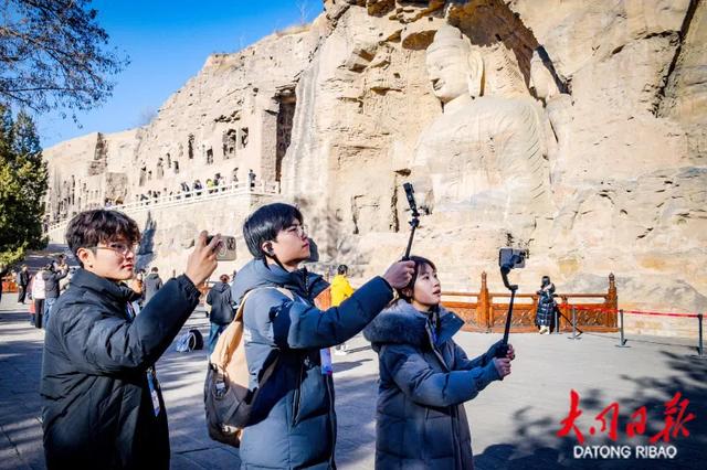 全国近百名新闻媒体人打卡大同云冈石窟