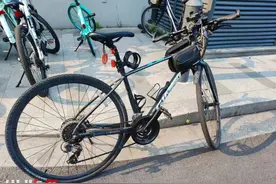 “自行车也要上牌？”南京一市民骑自行车没牌照被罚50元，执勤交警称车上路都要牌照图片