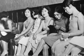 民国妓女的回忆：老鸨有一个习惯，去每个房间都要敲敲地上的砖块图片