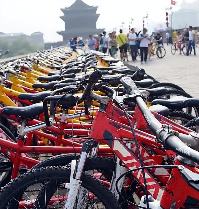 别只盯着不夜城！清明去西安，早上5点半的大雁塔才是真长安