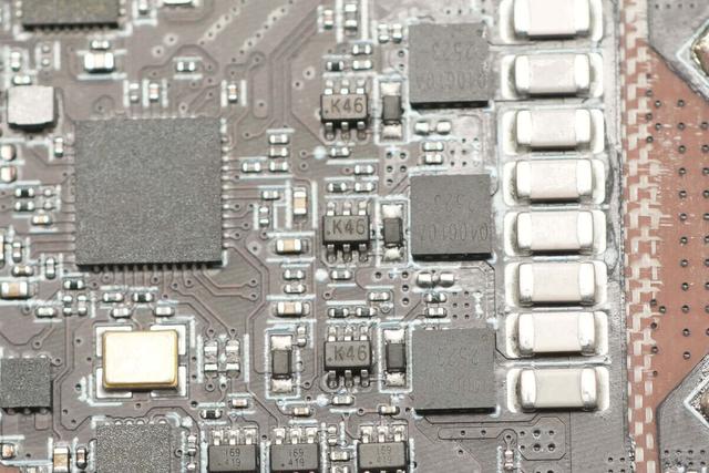 完美适配iPhone 17系列新机，谷歌25W Qi2.2磁吸无线充电器拆解