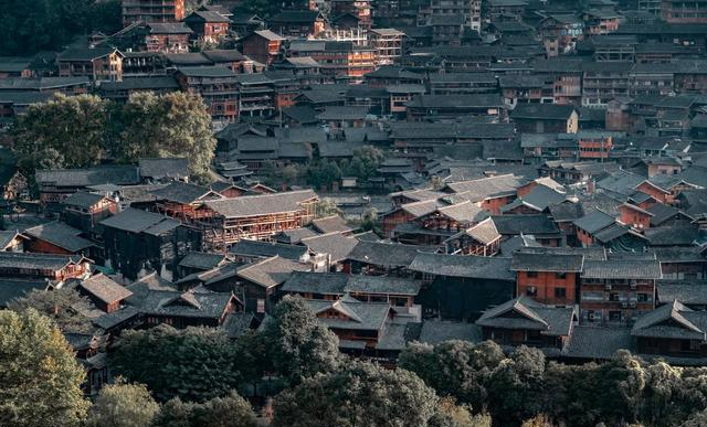 5A景区集体被狠批，小县城预订暴涨128%，旅游风向彻底变了？