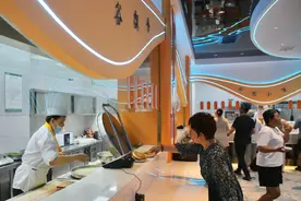 餐饮服务新路径 星级酒店开设平价便民早餐摊图片